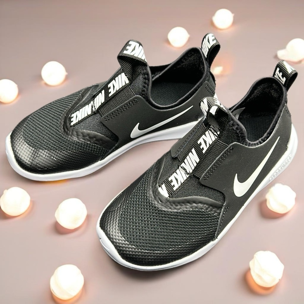 Nike Kid's Flex Runner Sneakers Size 6c (Black/White)